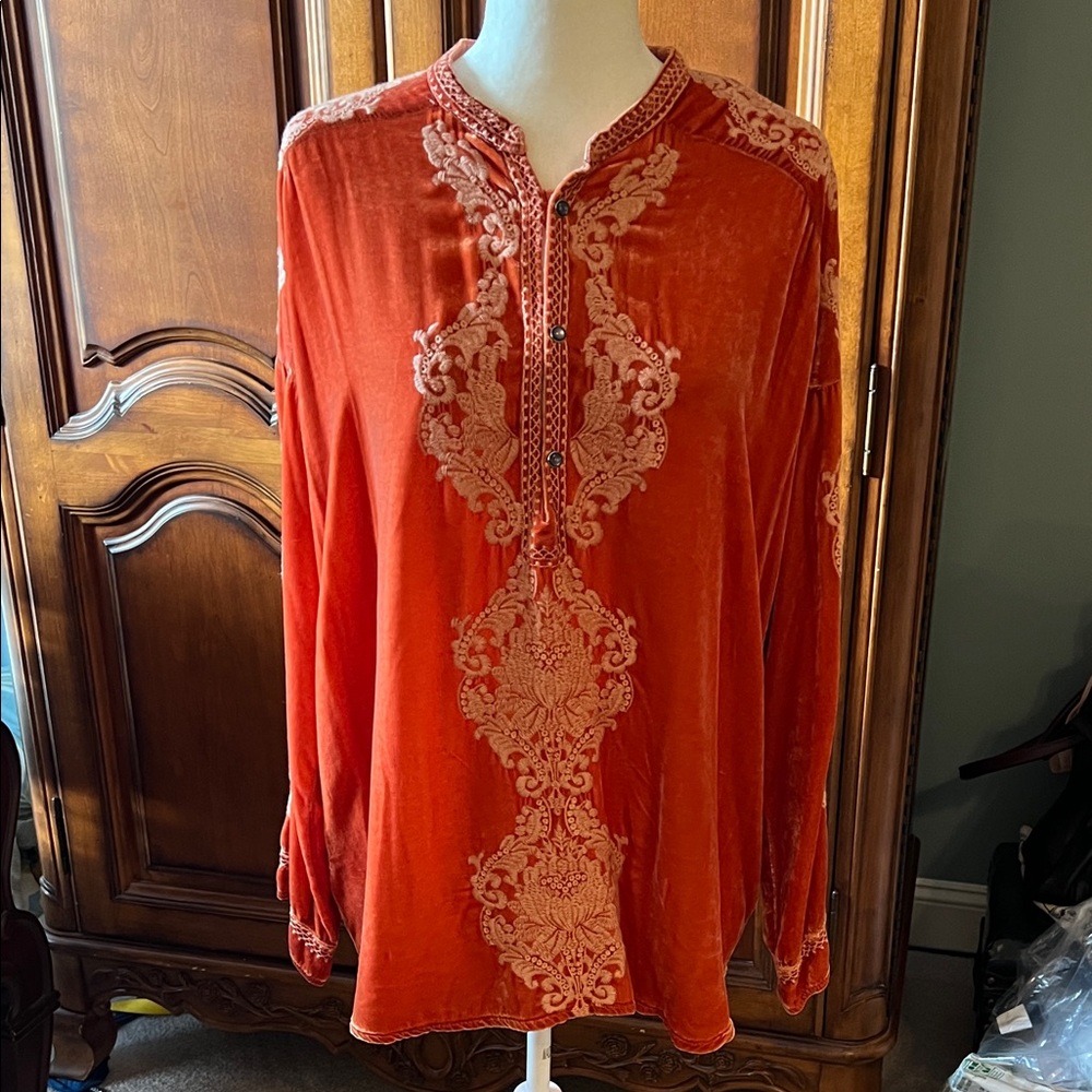 Johnny Was Orange Siriki Button Down Blouse, gorgeous Embroidery, NWT, L